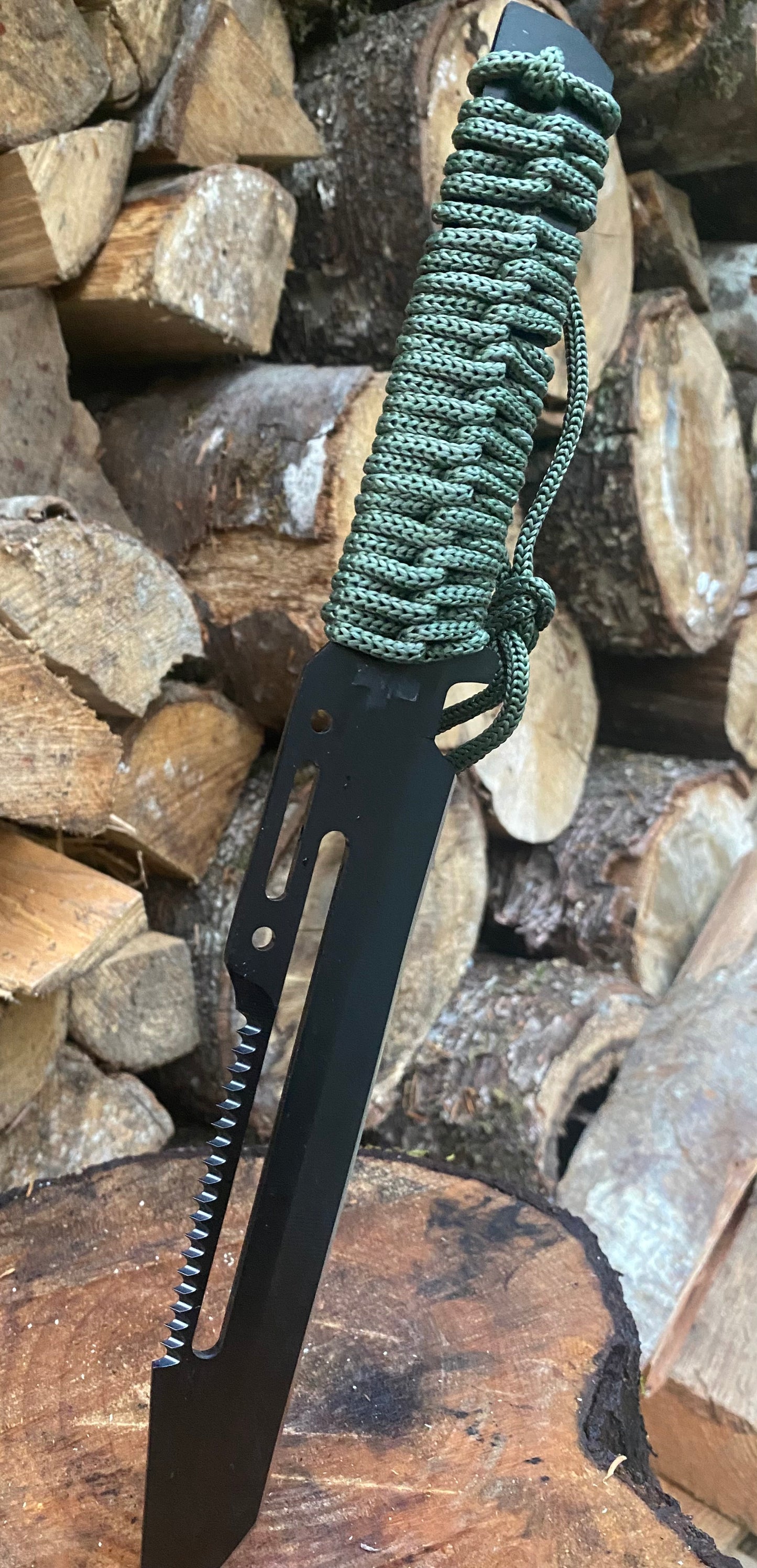 14" Camp Knife Paracord handle