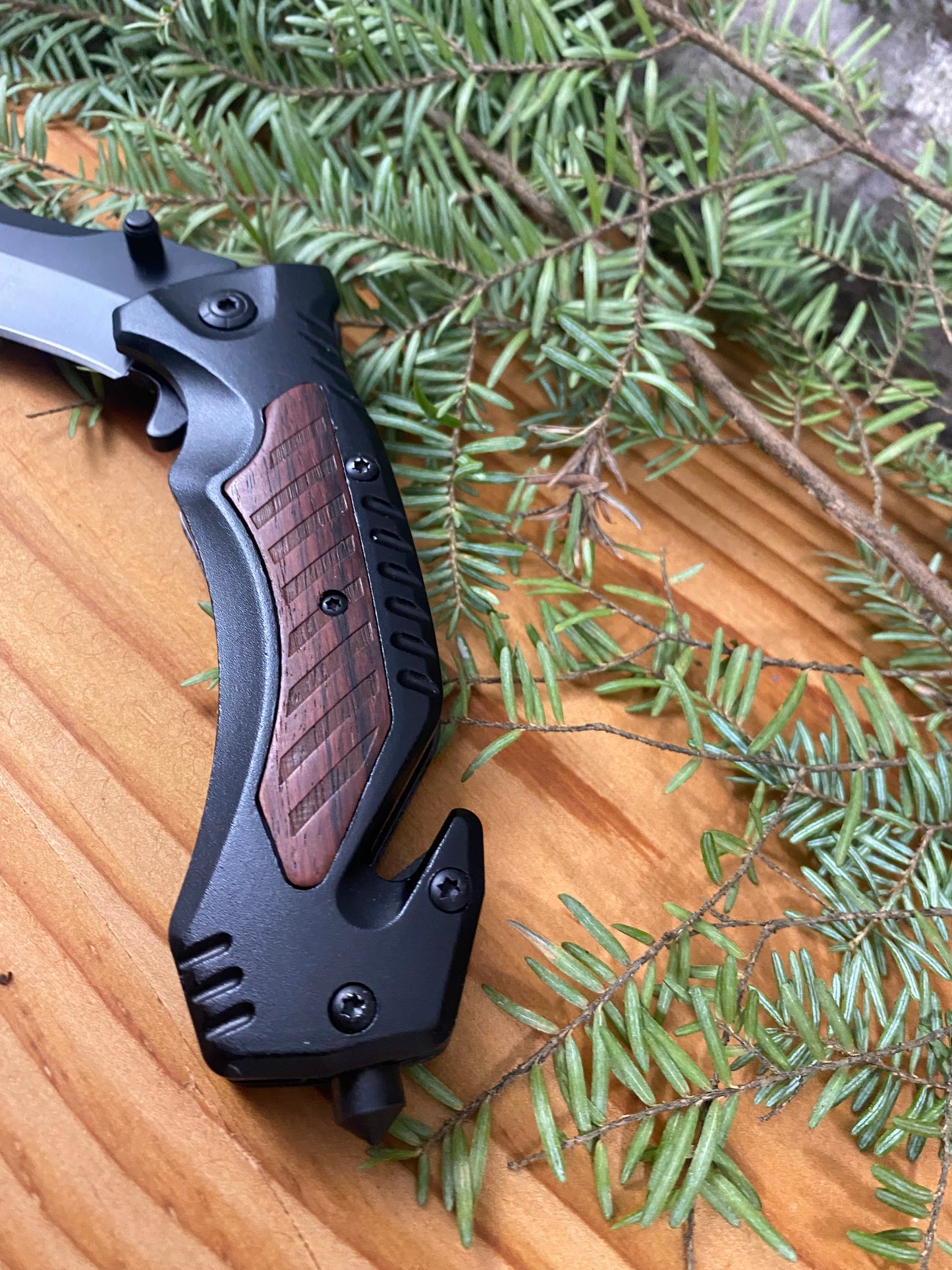 Black red rescue knife